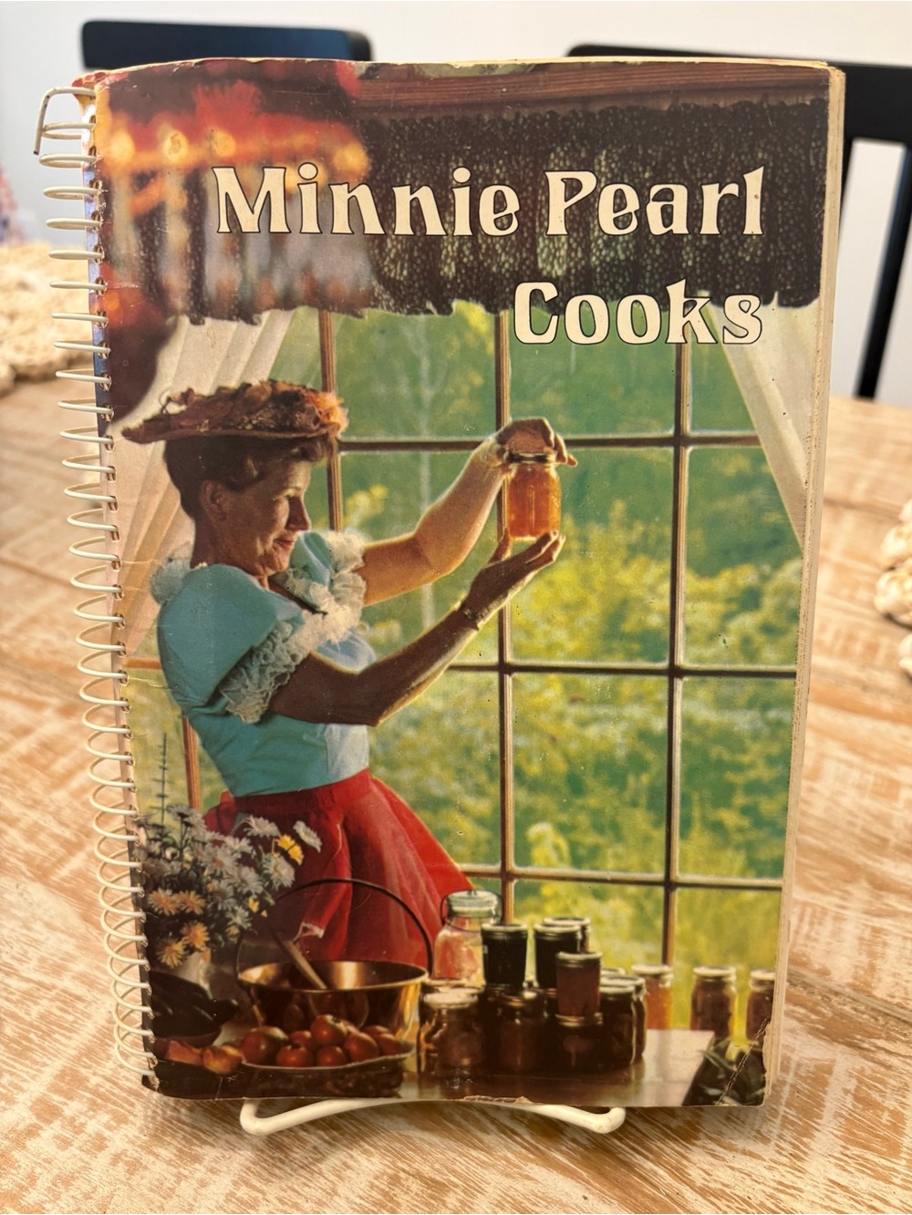 Minnie Pearl Cooks Vintage Cookbook - Red &‎ Blue Cover
